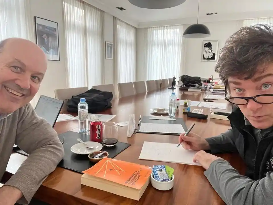 Federico Sturzenegger y Javier Milei.