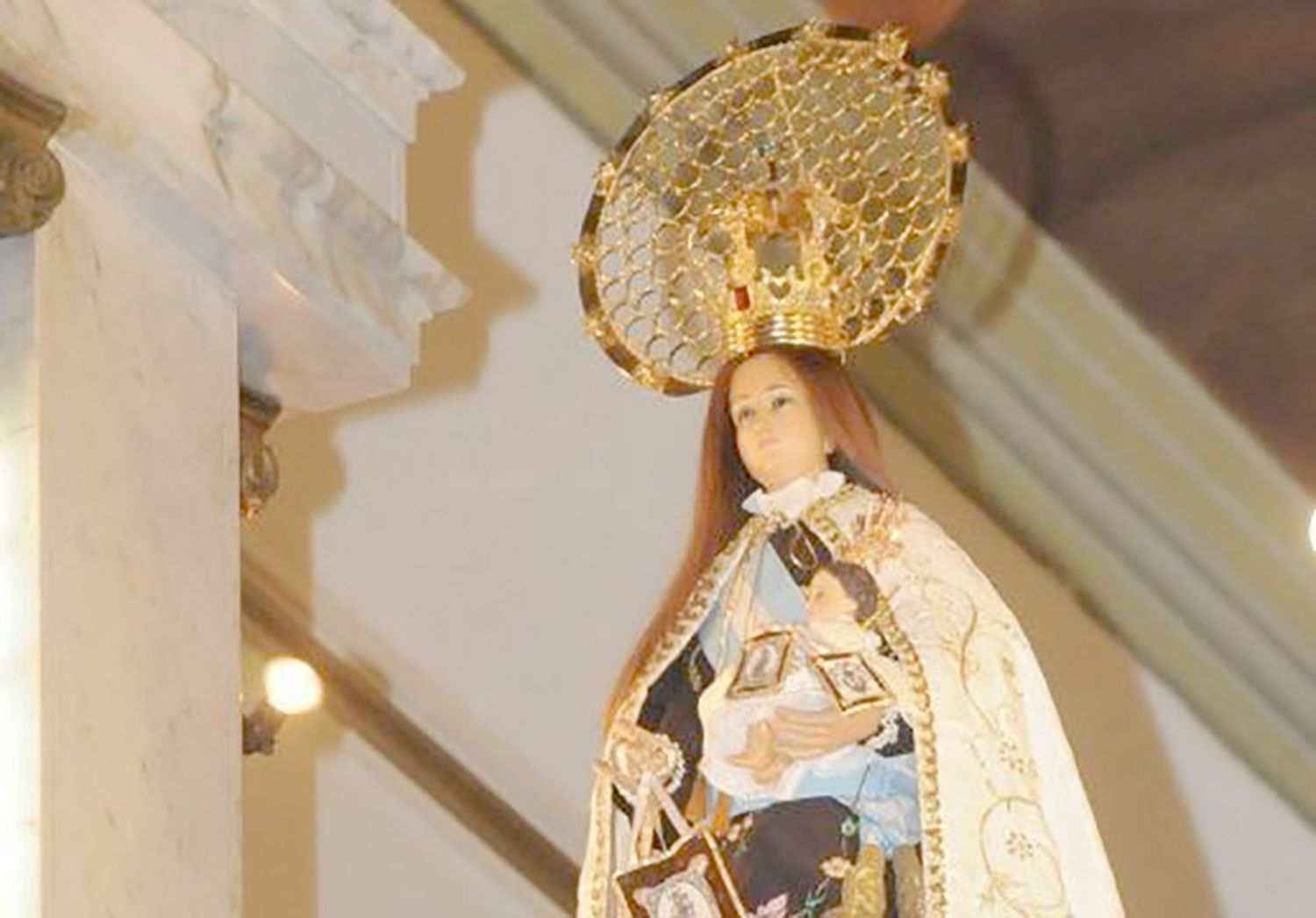 Robaron una de las coronas de la Virgen del Carmen