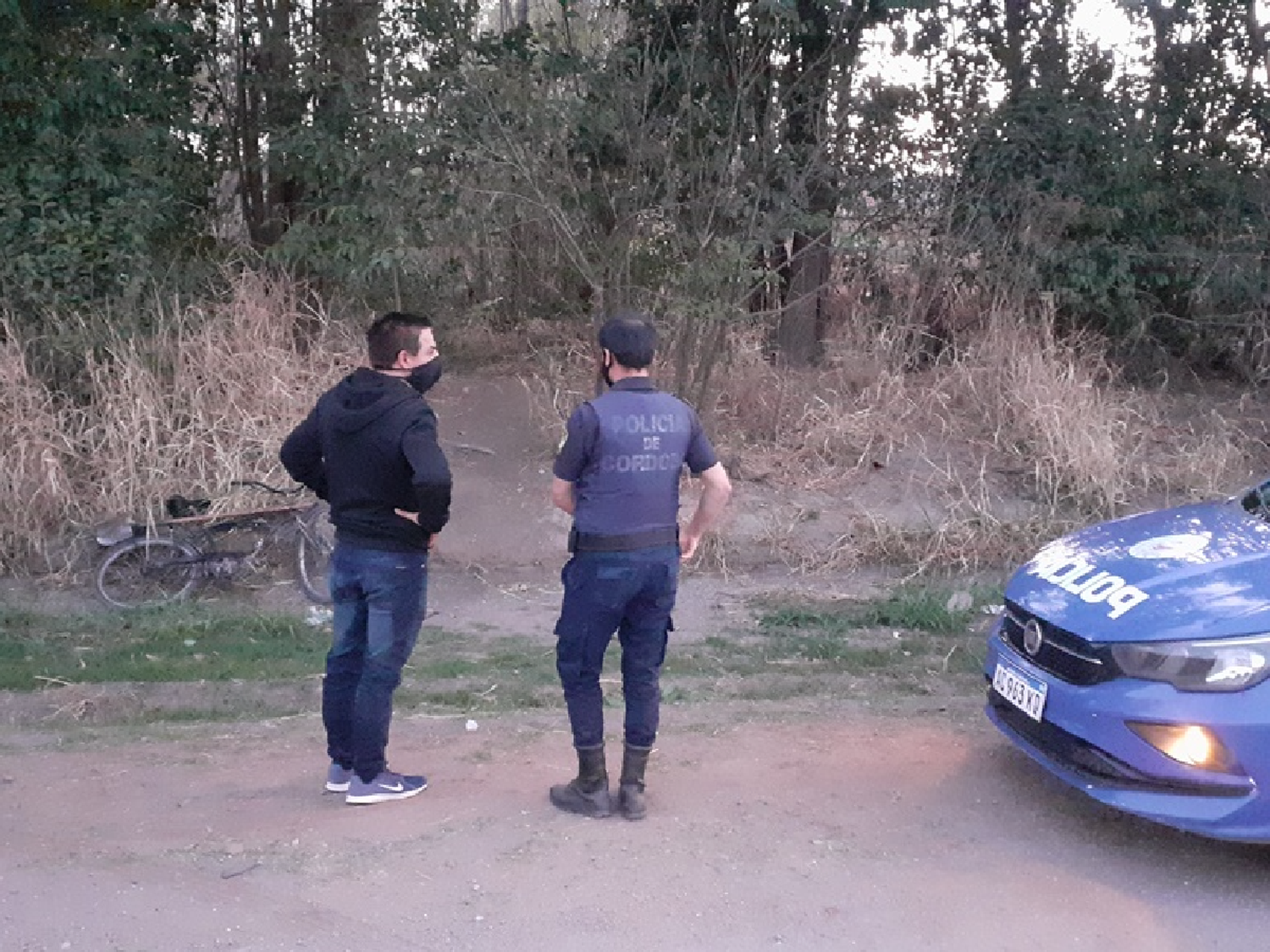 Hallaron el cuerpo de una mujer en un campo de Colonia Caroya y detienen a un hombre