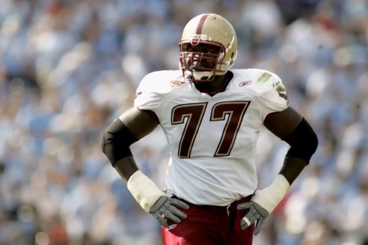 Un ex NFL fue arrestado por orinar a una abuela en un avión