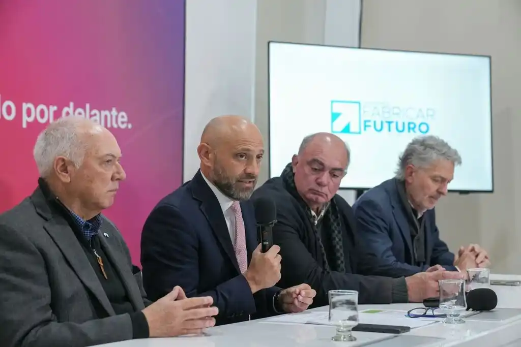 Puccini encabezó la apertura del foro “Fabricar Futuro: industria, territorio y desarrollo”