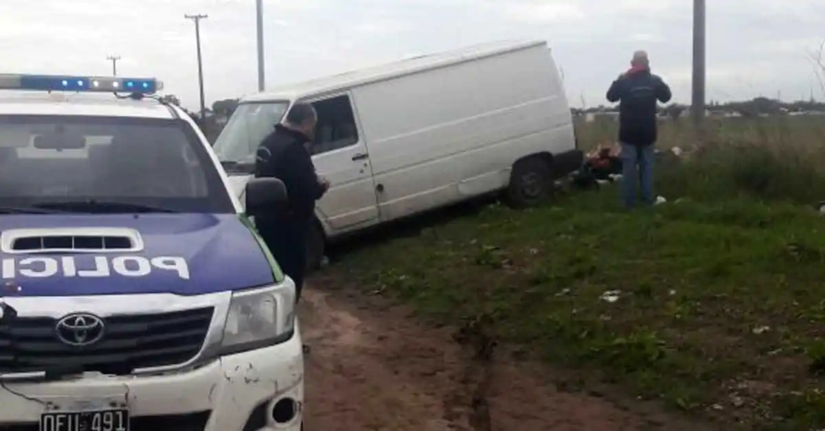 Infraccionaron a un conductor por arrojar basura en Juan B. Justo y 218