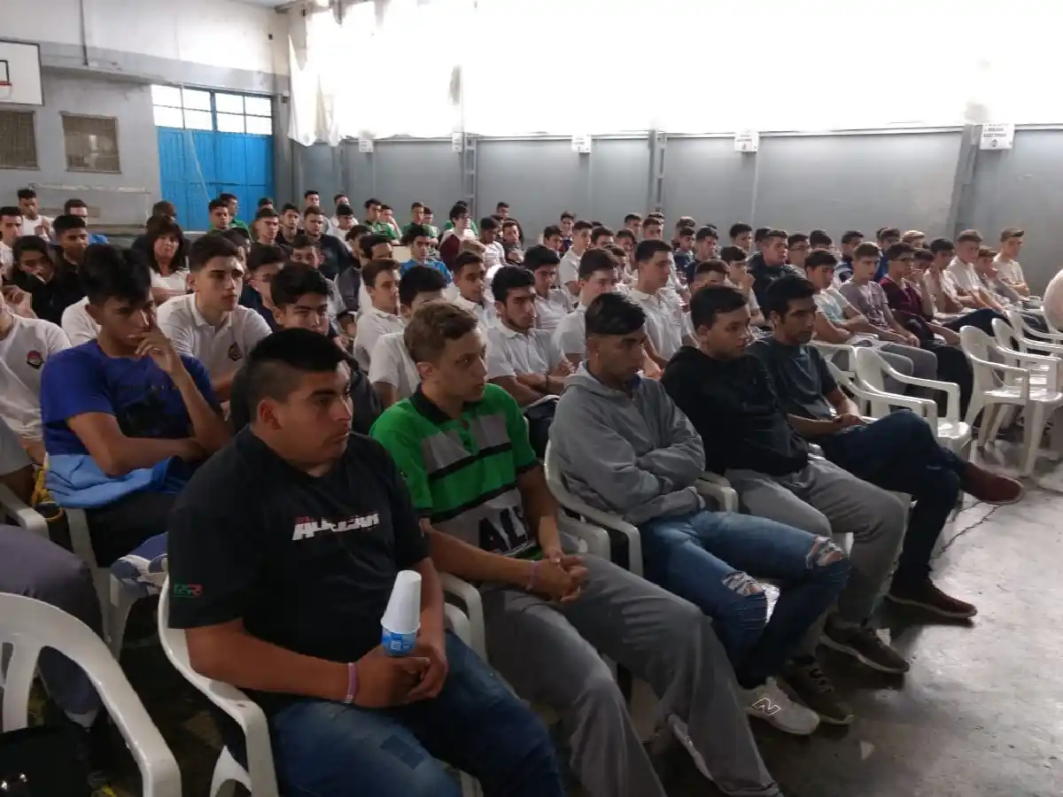 Capacitaron en RCP y educación vial en el Ipet 50