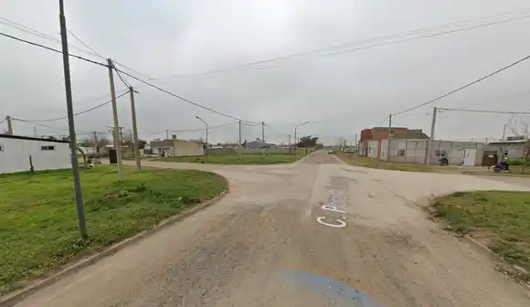 A mano armada, amenazaron a una mujer y le robaron la bicicleta minutos antes de la medianoche