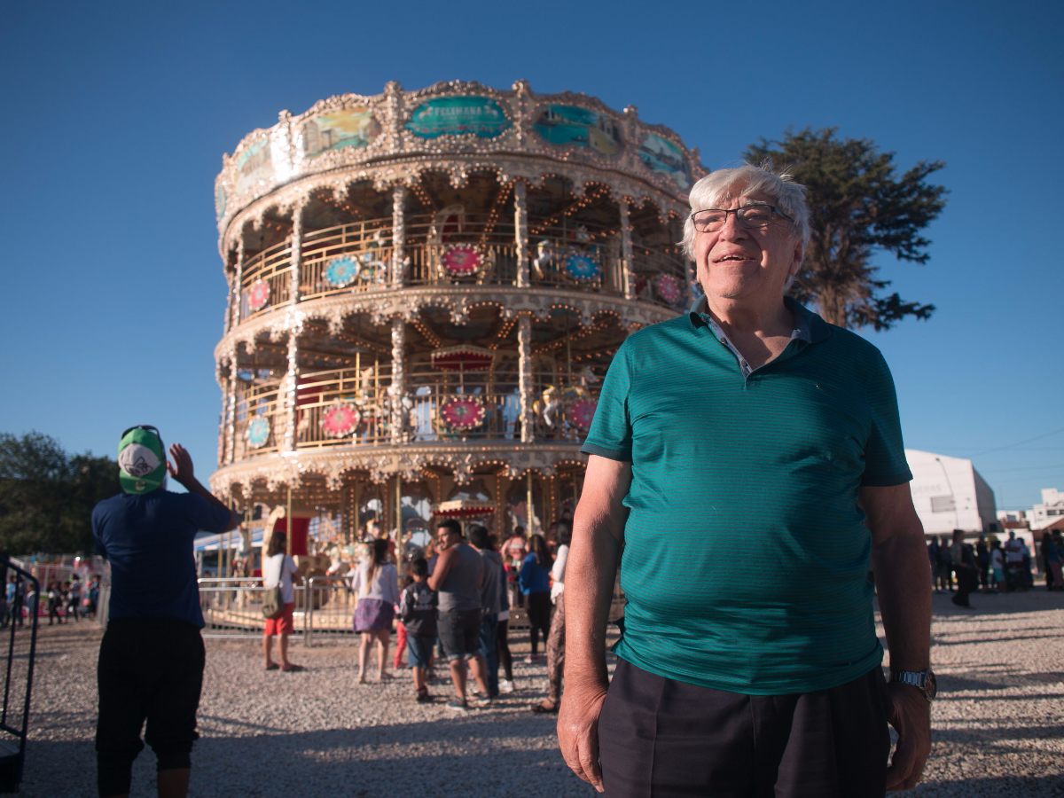 La promesa a una nieta y el amor por Mar del Plata, la  historia que da vueltas en el carrusel más grande del mundo  