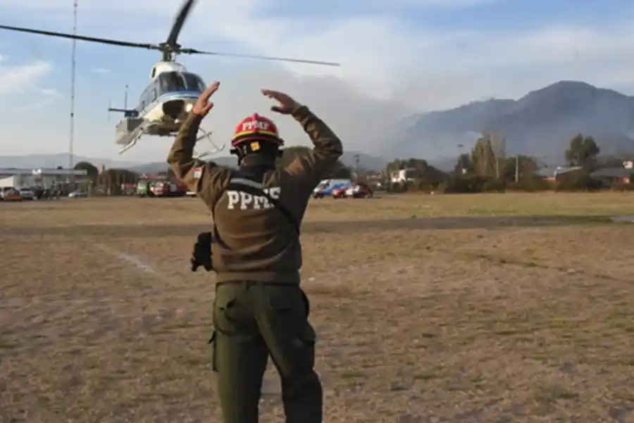 Incendio en el Uritorco: tras una jornada "positiva" esperan contenerlo este miércoles
