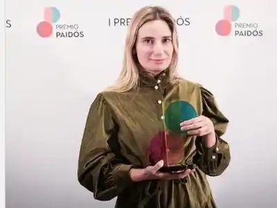Tamara Tenenbaum ganó el primer Premio Paidós con "Un millón de cuartos propios"