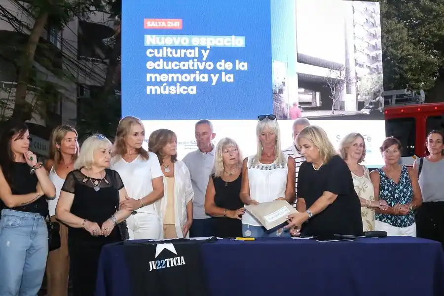 La presidenta de la Asociación Civil Calle Salta, Marcela Nissoria dijo que se trata de “un momento muy emocionante, y de mucha esperanza renovadas”, y sumó: “Habíamos quedado muy desesperanzados y ahora renovamos los votos; hoy siento el pecho grande”.