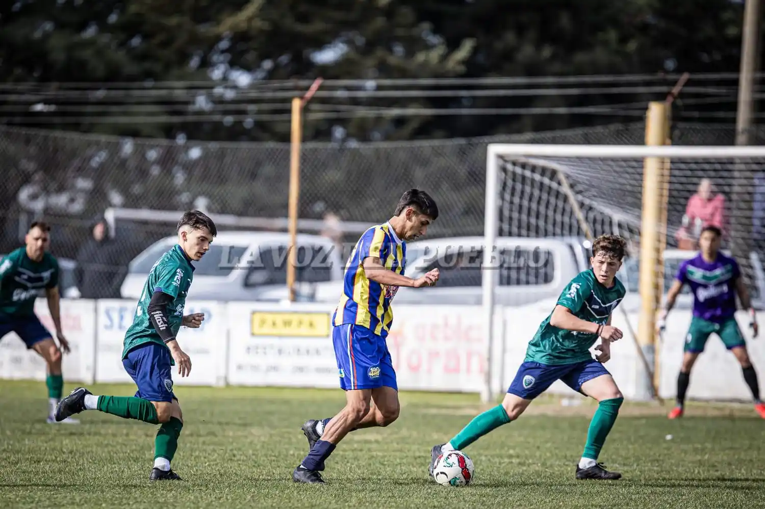 Colegiales, escolta en el Torneo Apertura, recibió al líder Villa. El partido por momentos fue trabado, si bien ambos equipos tuvieron llegadas