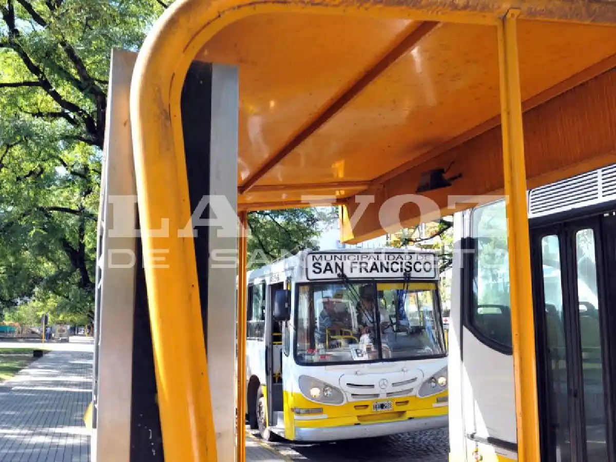 Choferes del transporte urbano realizan medida de fuerza