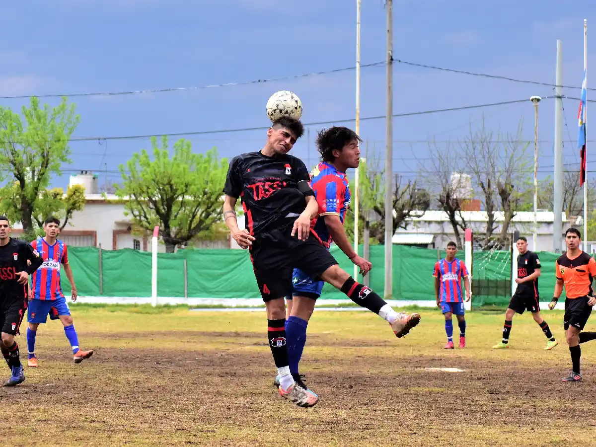El “Defe”  juega en  Esmeralda