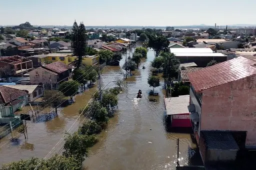 EL AGUA NO DA TREGUA en Brasil: 83 muertos, 111 desaparecidos y más de 129.000 damnificados (Video)