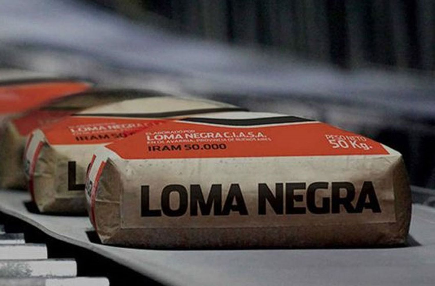 Loma Negra: por la crisis cierra la primera cementera del país