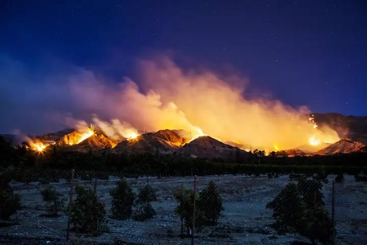 Incendios en California: ya son 150 mil los evacuados en Los Ángeles