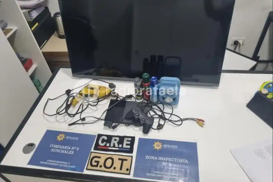 Los ladrones querían jugar a la Play Station, porque se robaron todo 