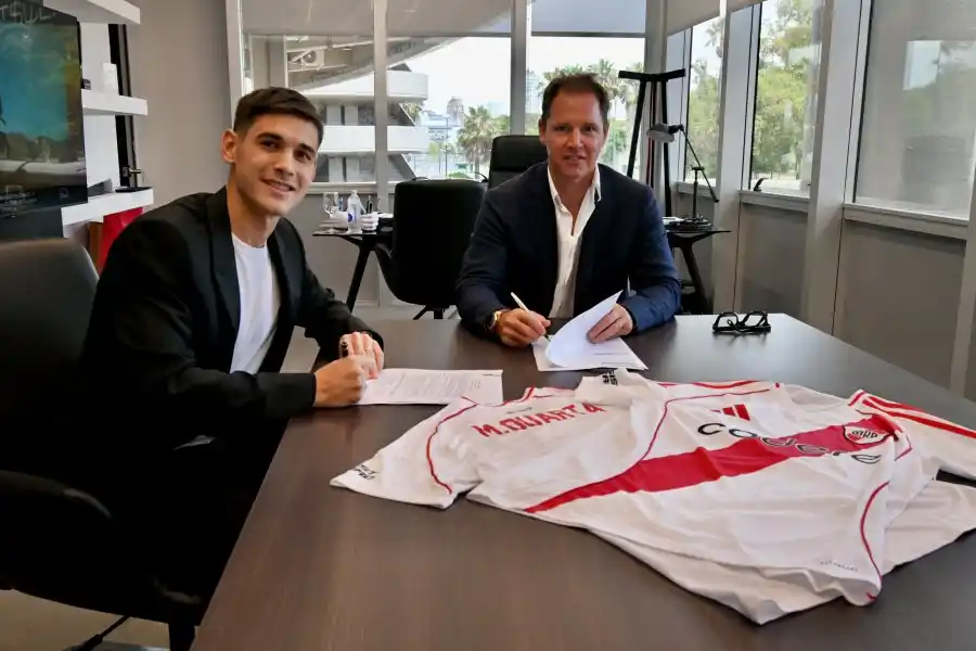 M. Quarta junto a Jorge Brito, presidente de la institución