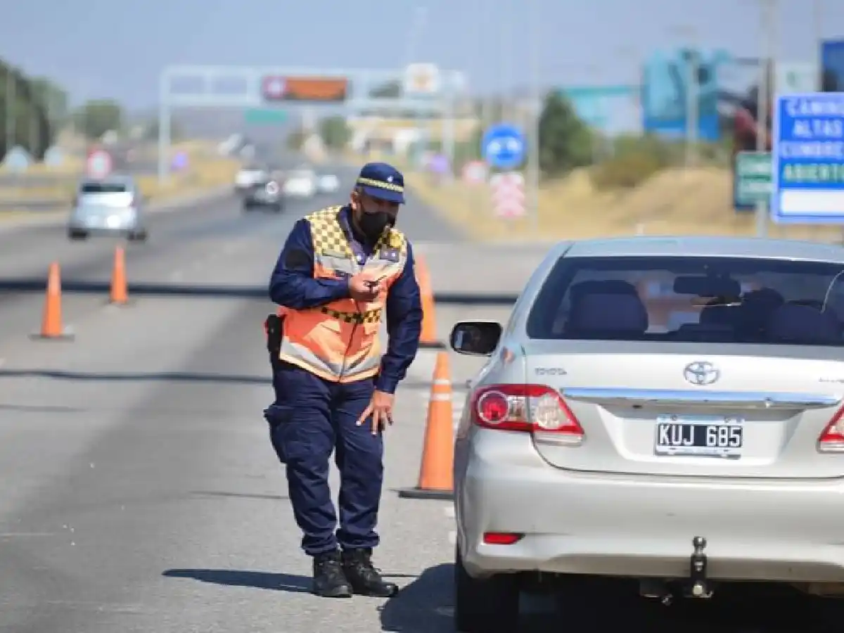 Nuevo aumento en las multas de la Policía Caminera: van  de los 1.900 a 200 mil pesos