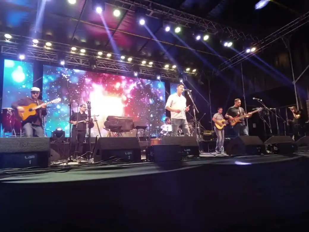 Una primera noche con actuaciones locales dignas de pedir “una más y no jodemos más”