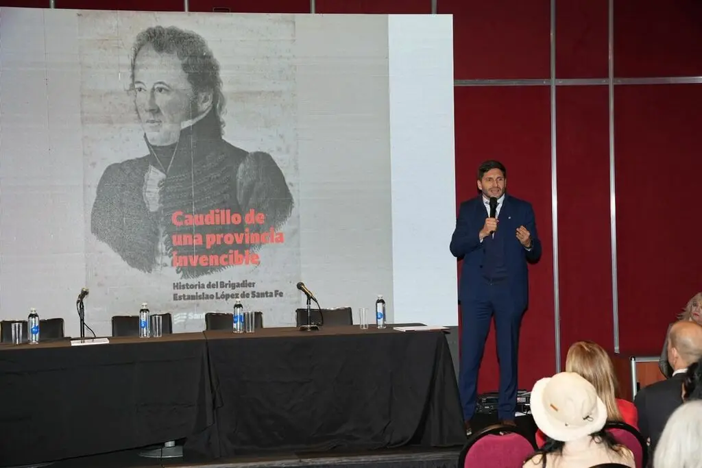 Pullaro en la presentación de "Caudillo de una provincia invensible", la nueva biografía del Brigadier López.