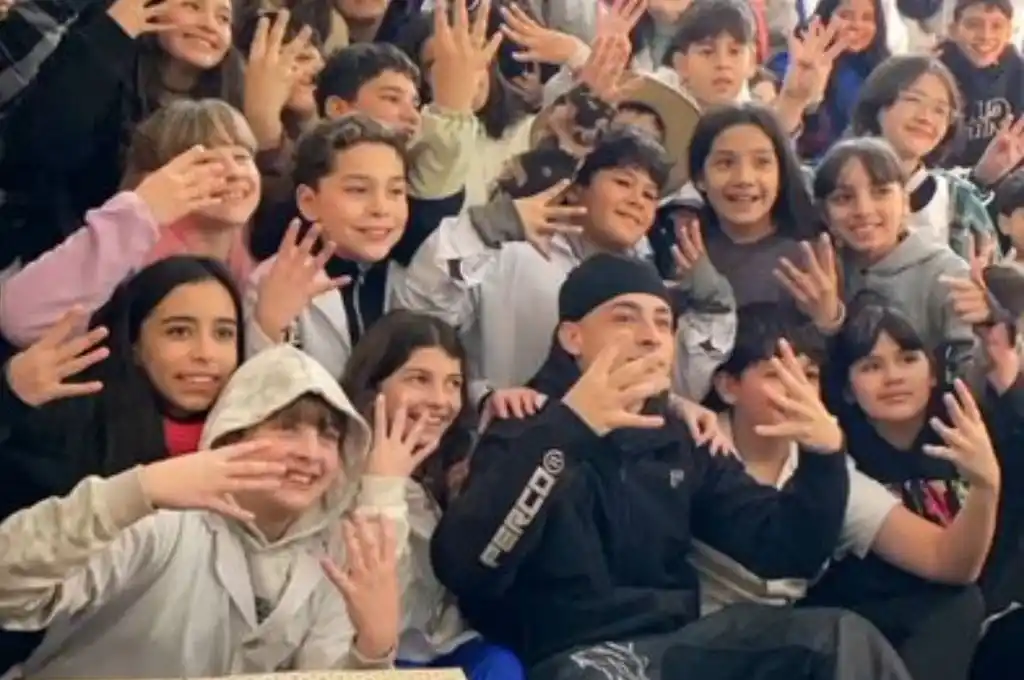 La visita de Trueno a su escuela primaria