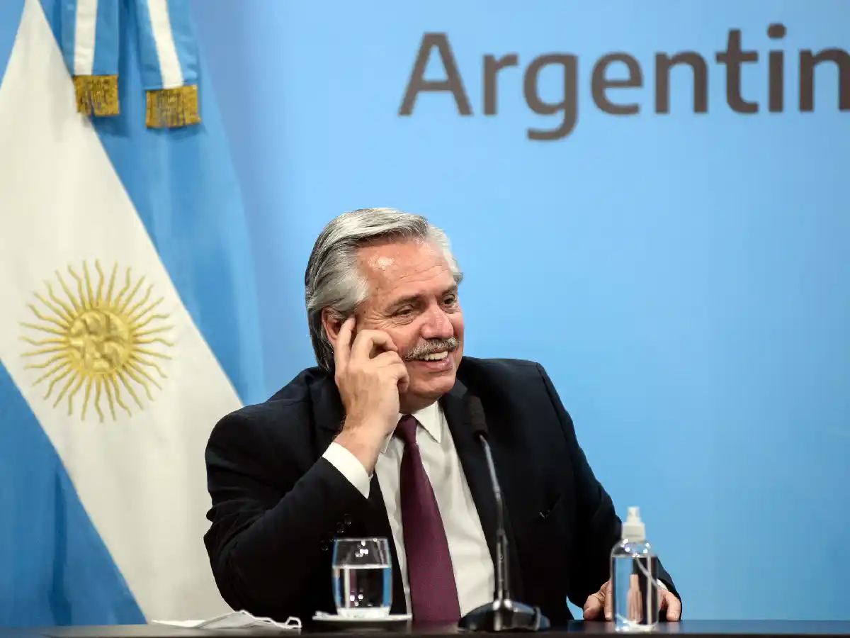 Alberto Fernández anunció que se firmó el contrato con Rusia para vacunar a 10 millones de personas