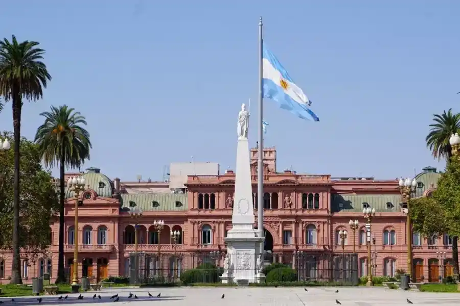 El Gobierno admite que no cuenta con los USD 3.700 millones que exigen los gobernadores para el Presupuesto 2025