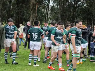 Los Cardos y Los 50 juegan los últimos 20 minutos del clásico
