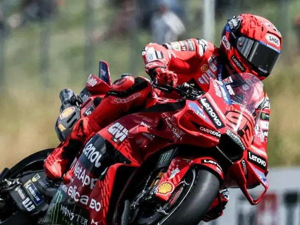 Marc Marquez retoma el trabajo en el mismo punto donde lo dejó, liderando el FP1 en Austria .Foto:FILIP SINGER / EFE