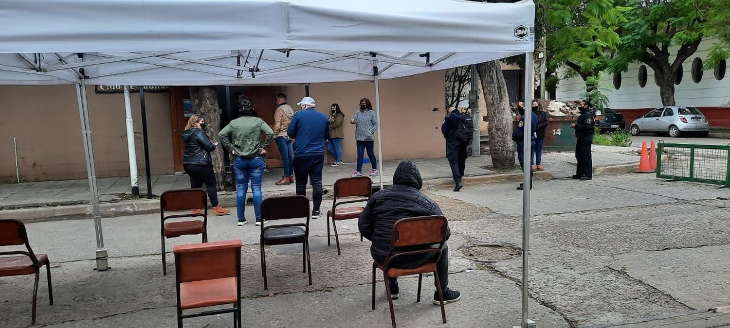 Vacunación contra el coronavirus: dieron turnos en Mitre por error y desmienten “vacuna libre” para mayores de 40 años