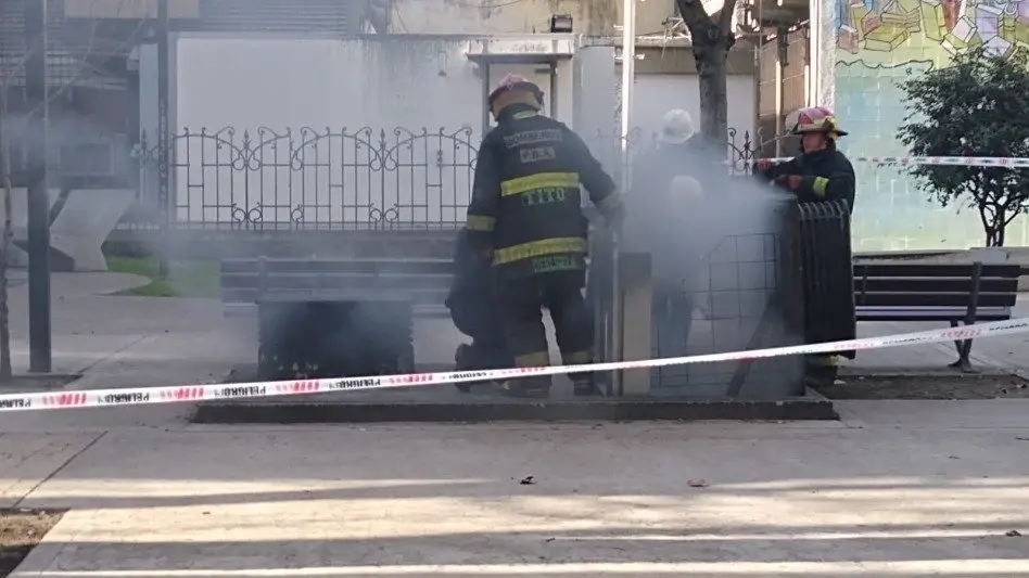 Se desató un incendio en un generador de energía en la calle La Rioja y San Martin