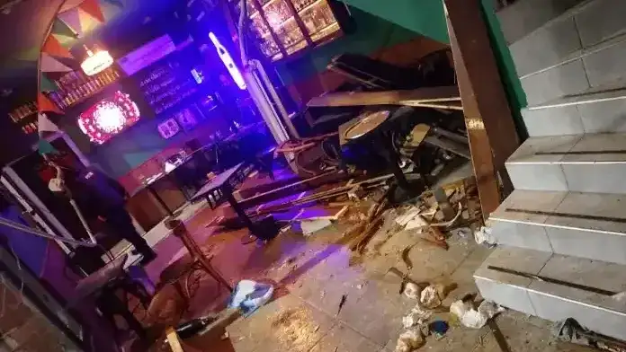 Se desplomó el entrepiso de un bar y hay 15 personas heridas