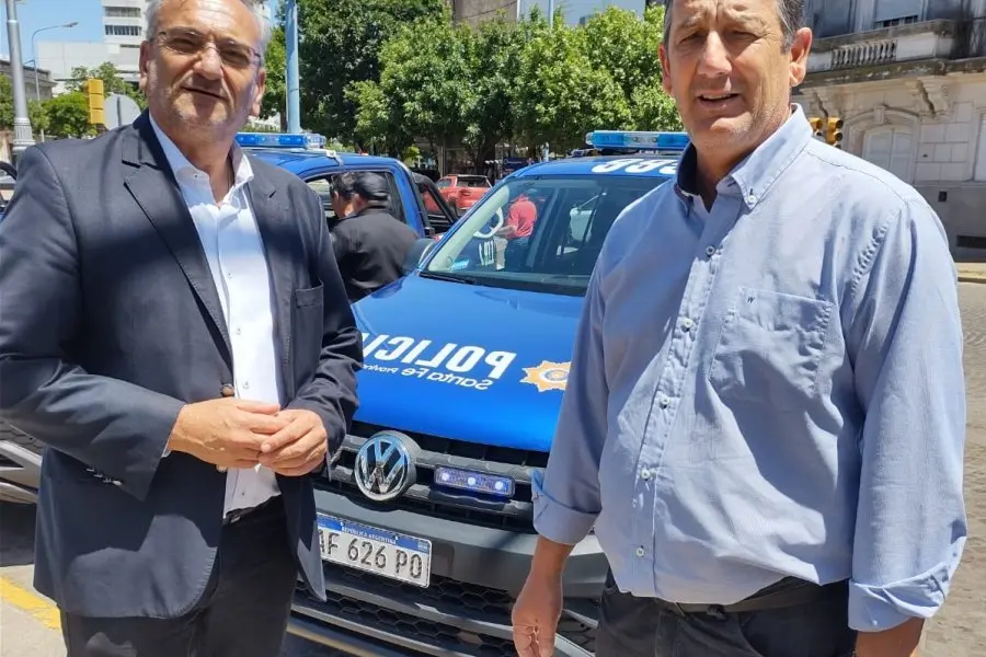 Entrega de móviles policiales a destacamentos del Departamento Castellanos
