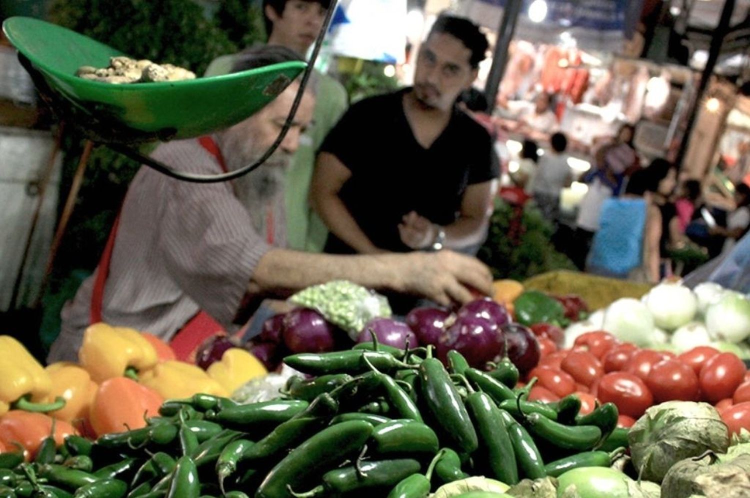 La canasta básica llegará a comercios barriales y se extenderá a otros rubros