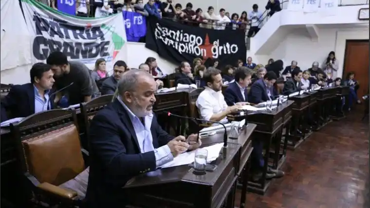 El Concejo aprobó suba del boleto a $8 y 30% de aumento en taxis