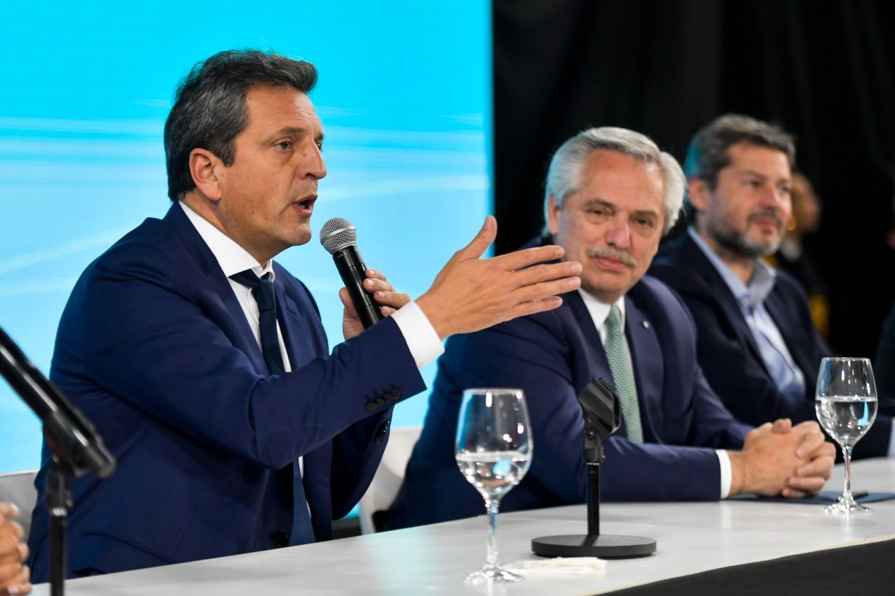 Los Polvorines: Alberto Fernández y Massa presentaron esquema de subsidios para servicios en clubes de barrio