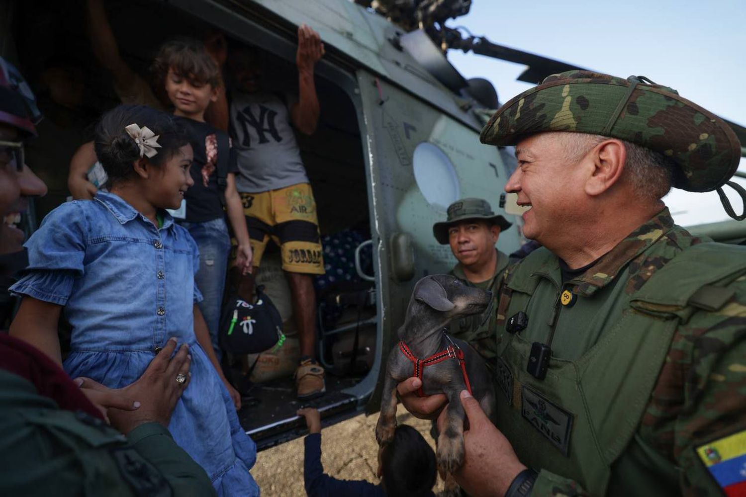 Cabello activa la «Operación Mercurio» en la frontera: más de 680 combatientes ayudarán a desplazados colombianos