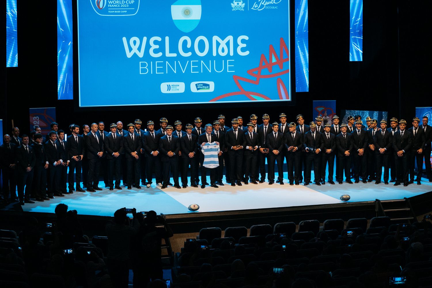 Los Pumas se instalaron en Francia para esperar el debut