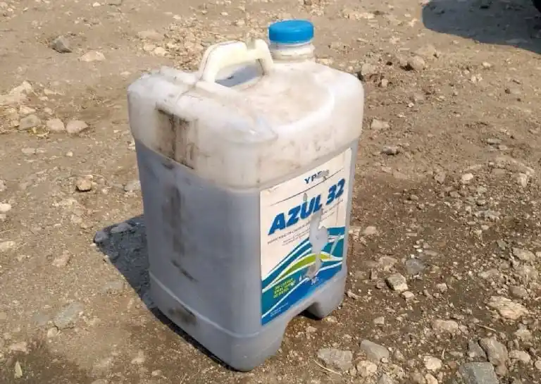 Le robaron un bidón de nafta desde la camioneta, persiguió al ladrón y lo recuperó