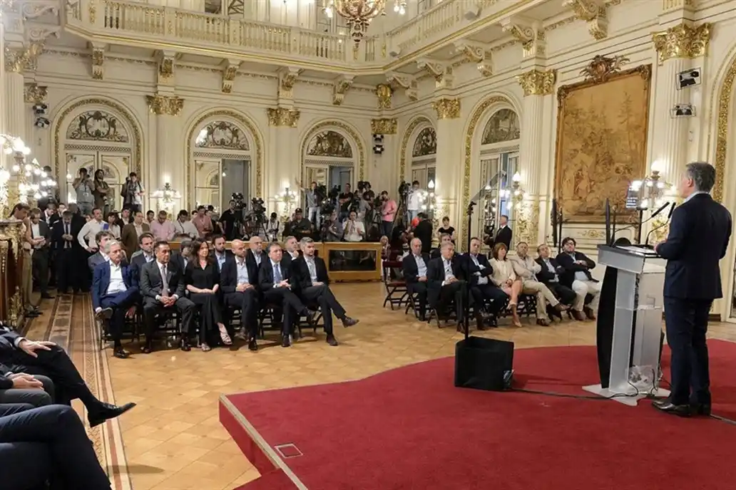 Se publicó el decreto que prohíbe asignar a familiares