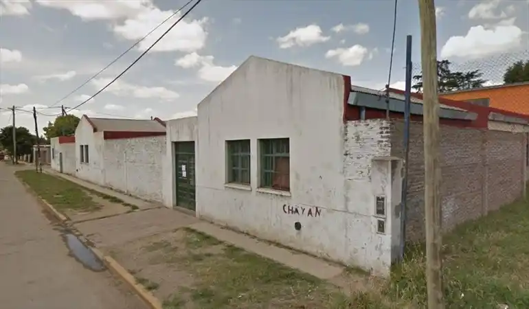 Tragedia en una escuela de Moreno: Explotó una estufa y hay dos muertos