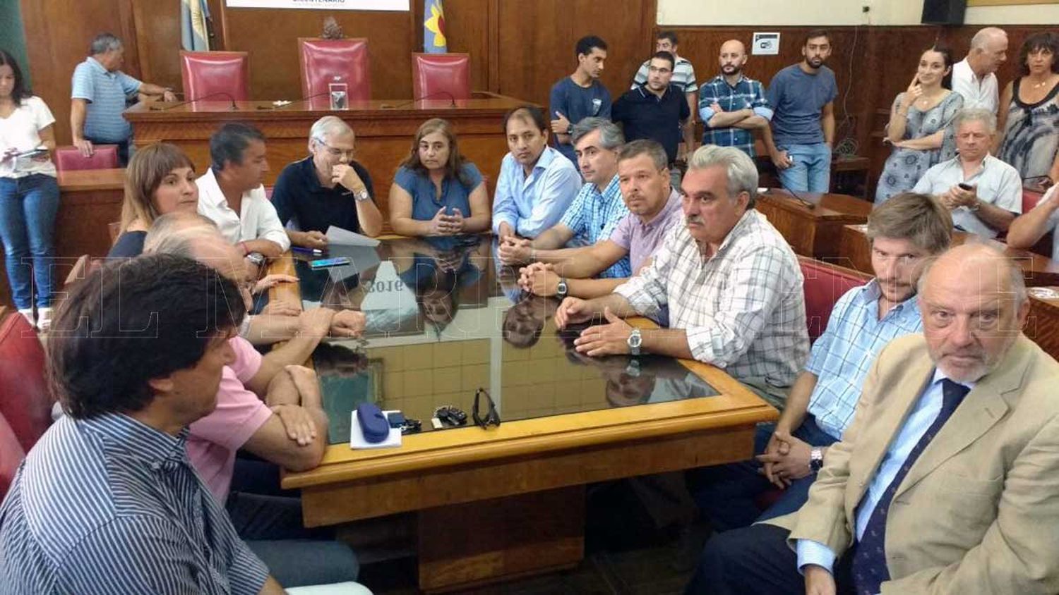 La oposición repudió en el Concejo la suspensión de la asamblea