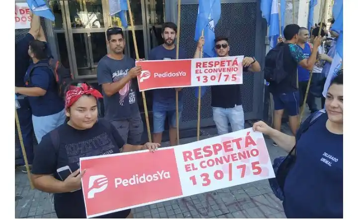 Precarización laboral: Pedidos Ya despidió a 400 trabajadores