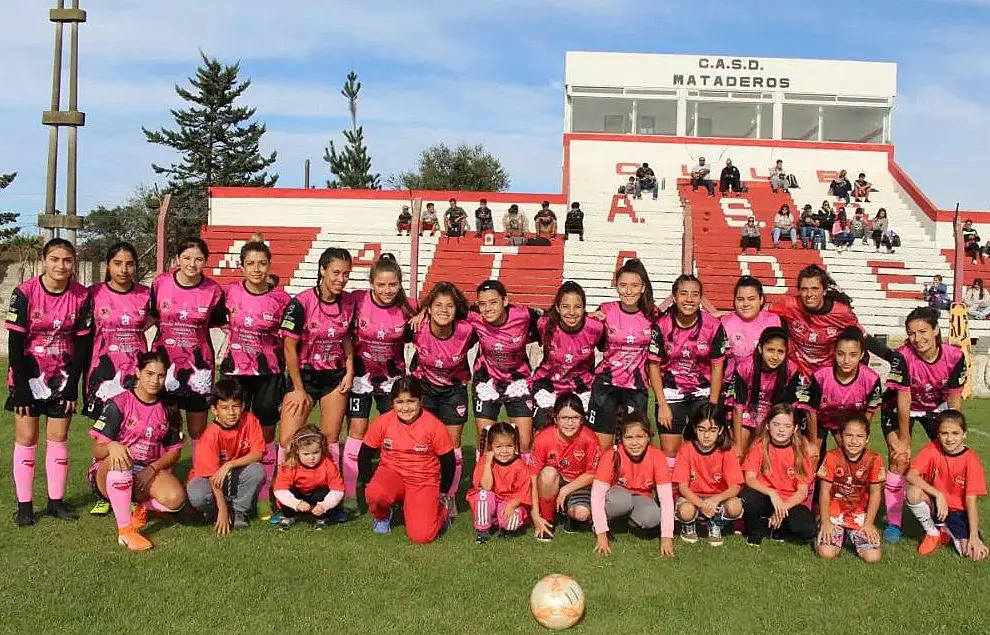Mataderos y Villa Díaz Vélez lideran el torneo femenino