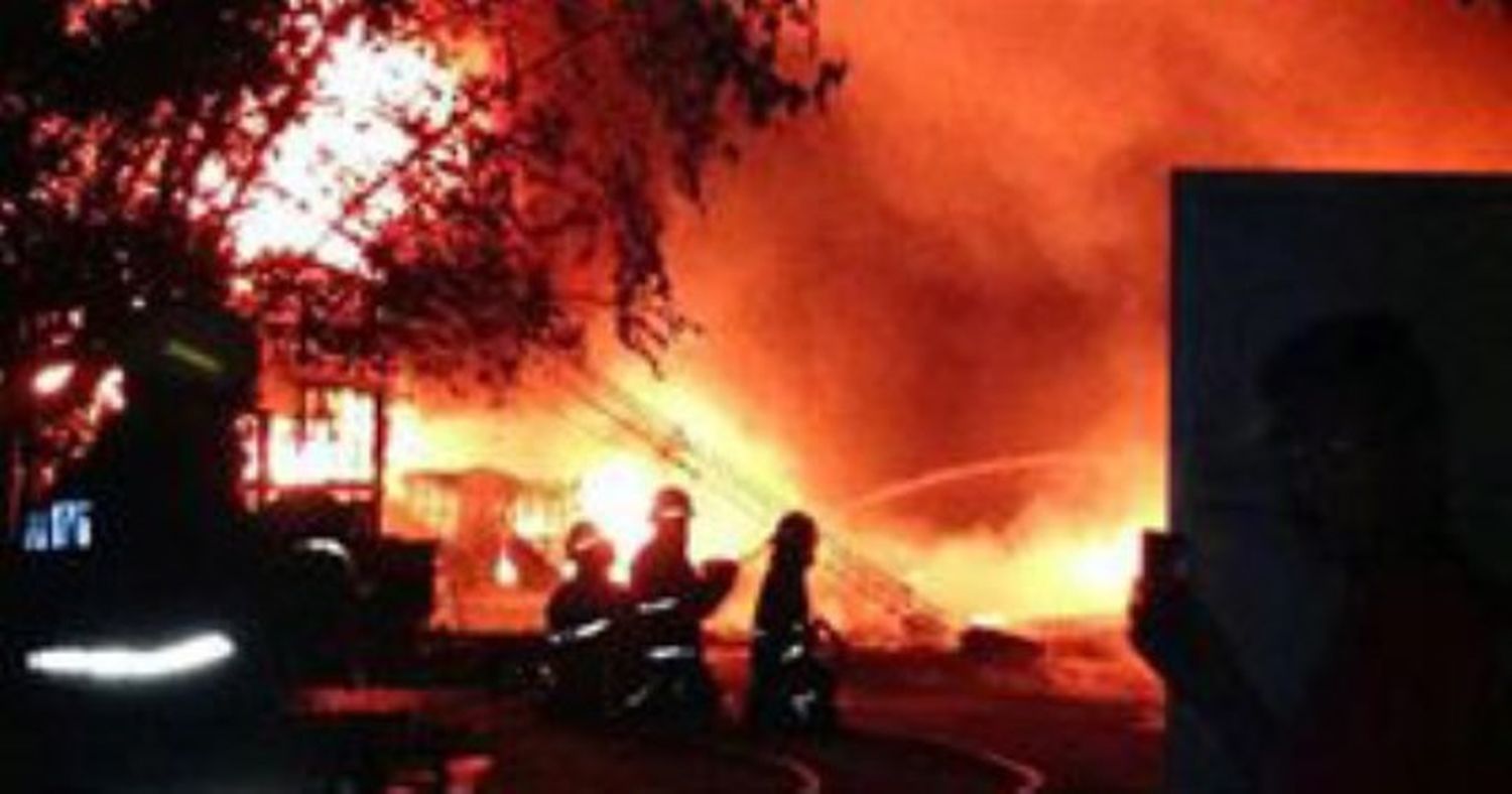 Incendio en un depósito de pintura en General Rodríguez