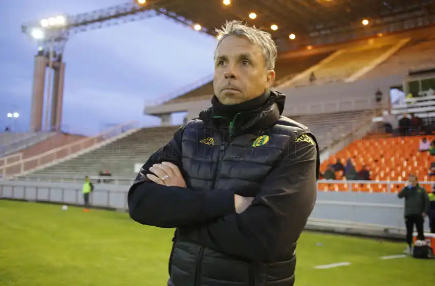 Gustavo Álvarez renunció como entrenador de Aldosivi