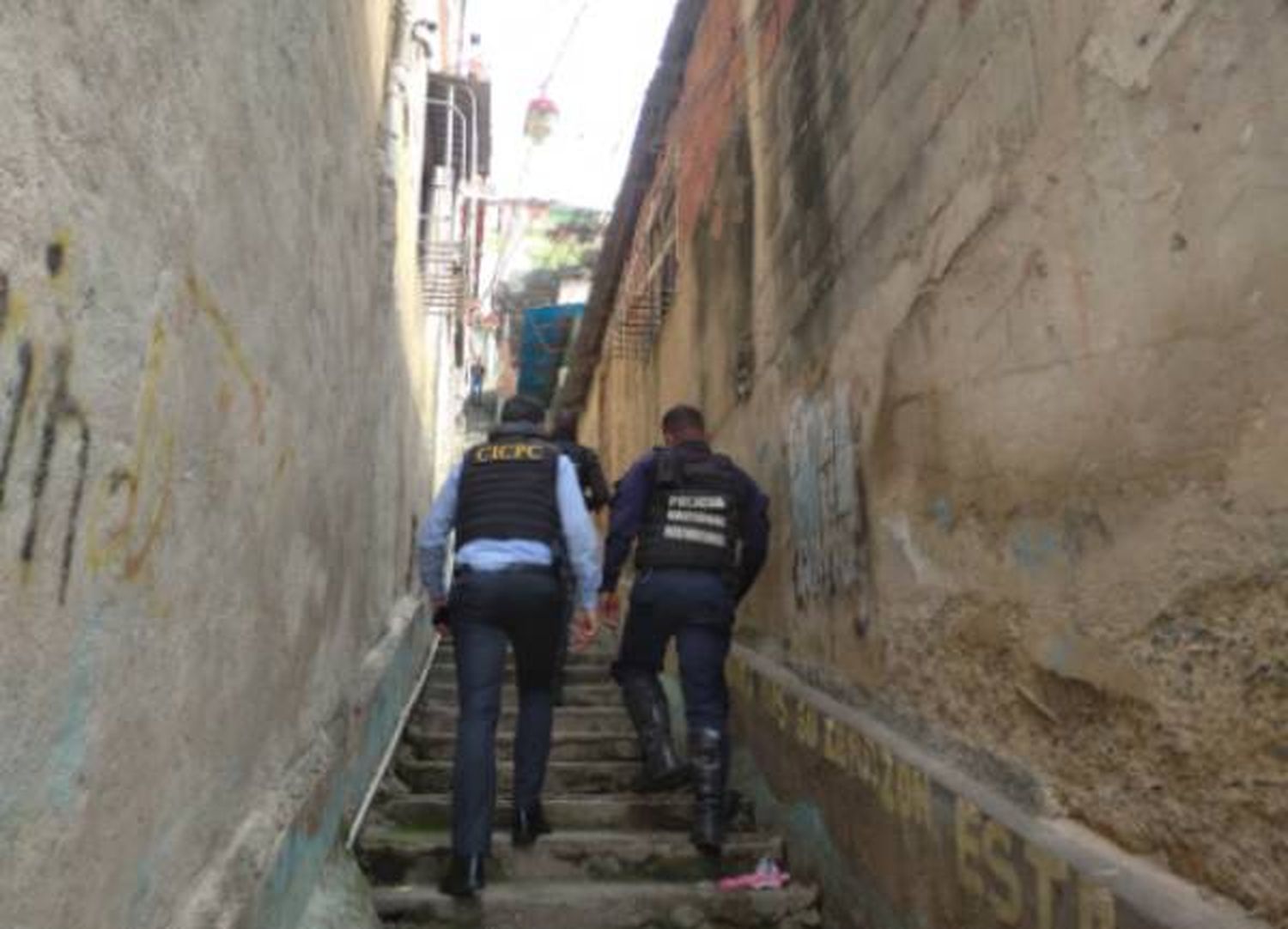 ¡LO QUEMARON VIVO! Vecinos y malandros lincharon a un violador en San Agustín