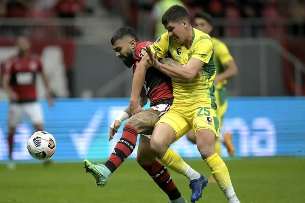 Flamengo goleó a Defensa y lo eliminó de la Copa