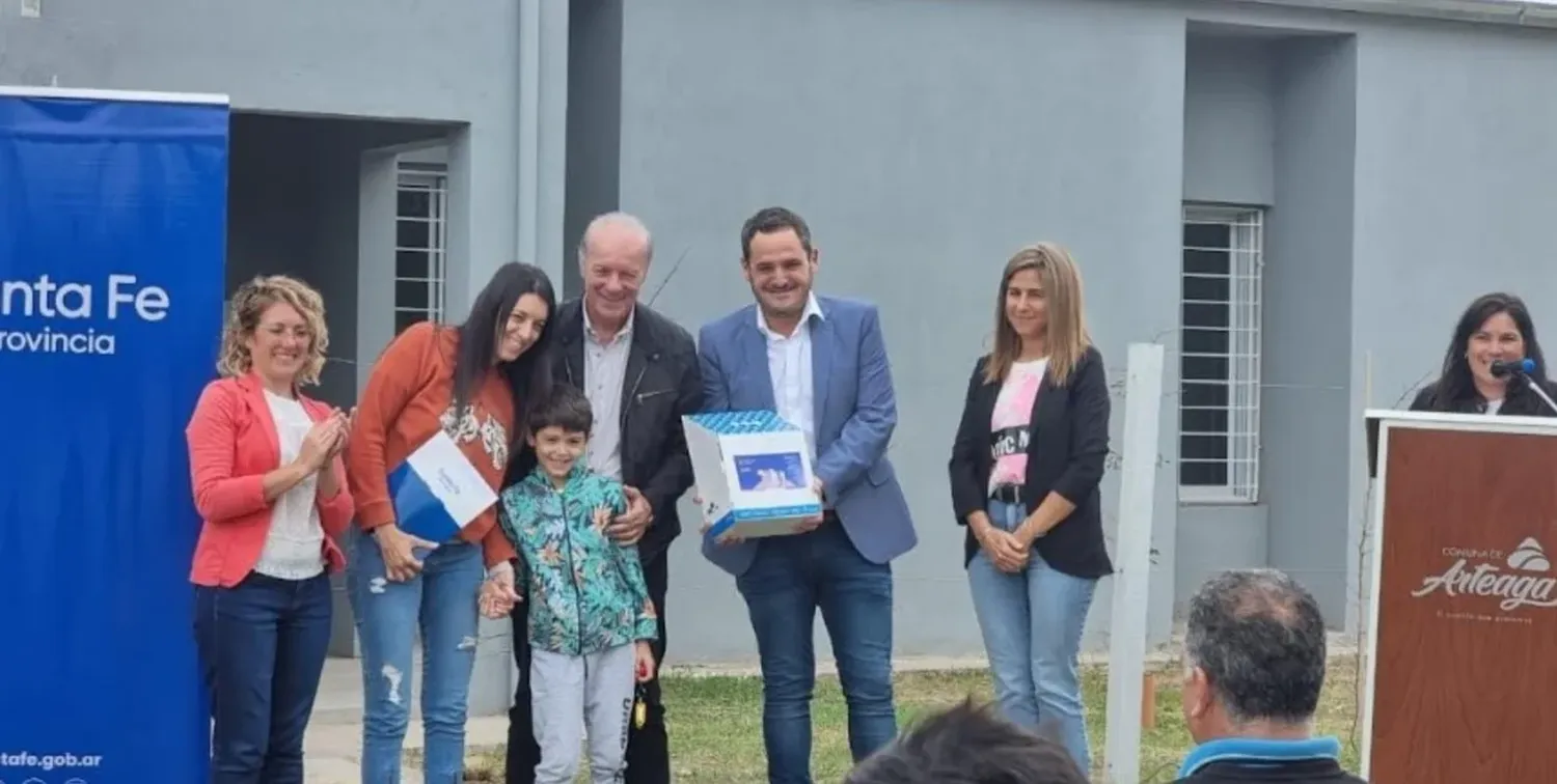 “Este tipo de obras mejoran la calidad de vida de cada vecino. Quiero felicitar a todas las familias adjudicatarias, que muy merecido lo tienen”, afirmó Vignati.