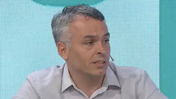 Socialistas advierten que eliminar de las señales de cable el contenido local beneficia a los grandes grupos