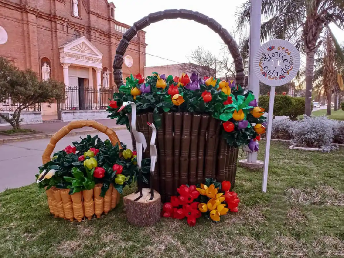 Primavera sustentable: en María Juana, la basura se trasforma en arte                 